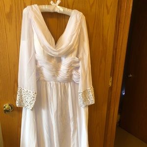 NWOT beautiful white evening gown w/rhinestones